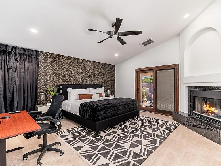 5139 E Fellars Dr — Photo 6
