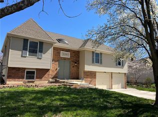 413 SE Brentwood Dr, Lees Summit, MO 64063