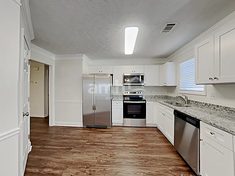 1772 N Oak Dr — Photo 4