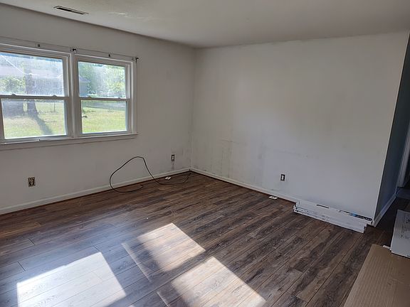 Spacious living room