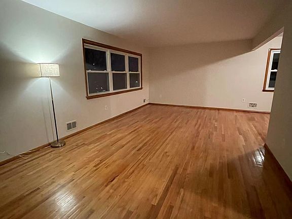 5th image of 14 Notre Dame Ave #2