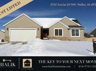 3765 Sunrise Ln NW, Grand Rapids, MI 49534