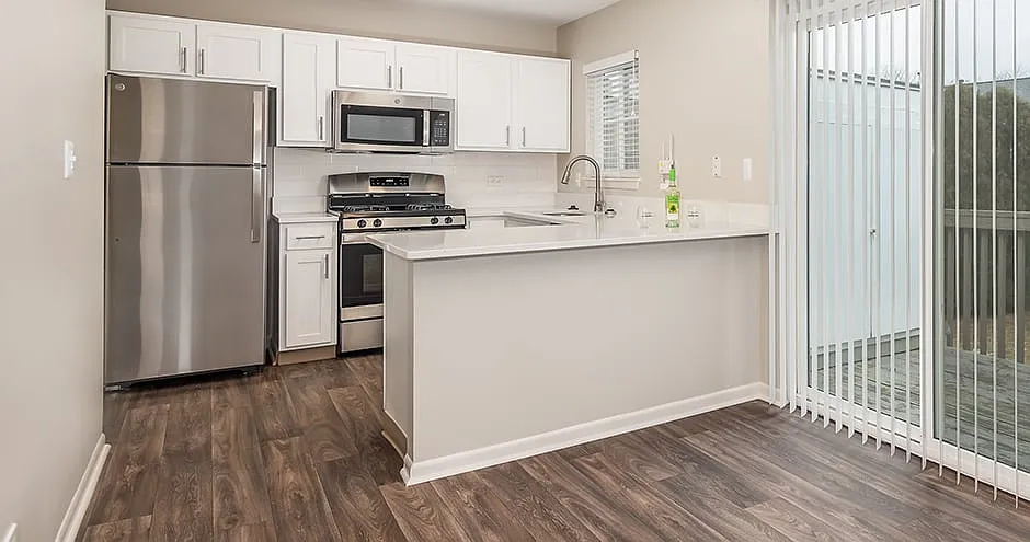 Pembrook Club Apartment Homes — Photo 1