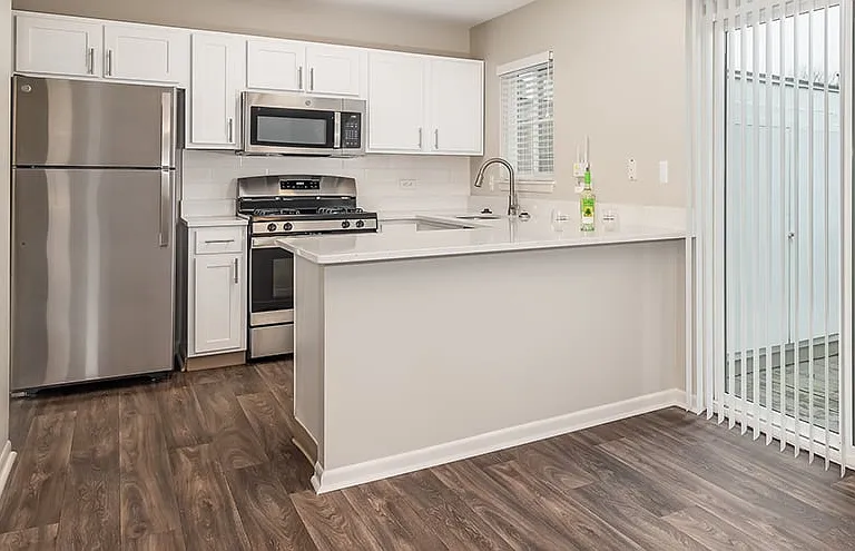 Pembrook Club Apartment Homes — Photo 1