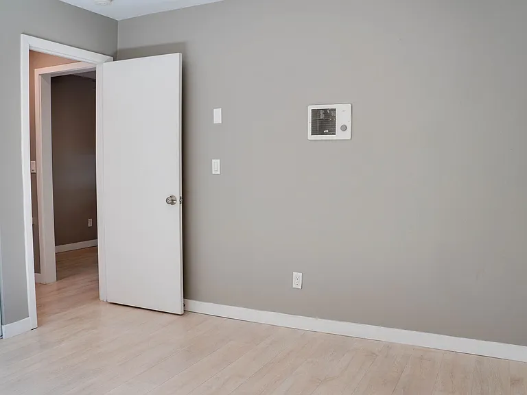 4639 Bancroft St — Photo 11