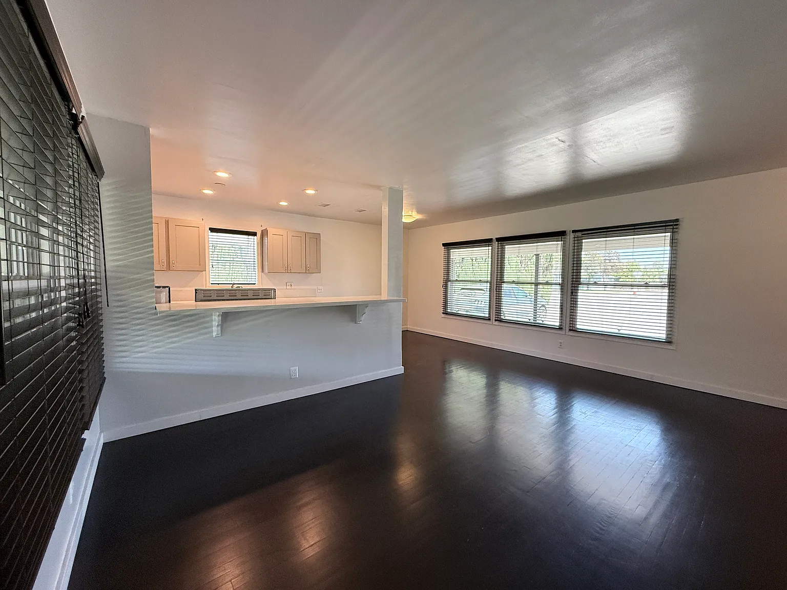 3 bed, 1128 sqft, $3,000 — Photo 2