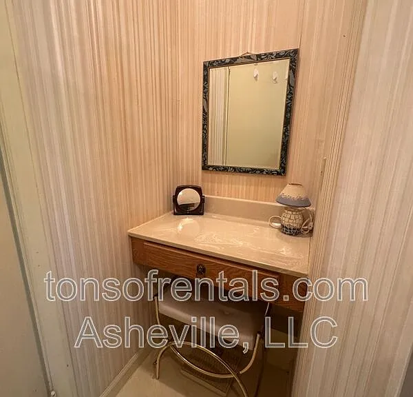 900 Hebron Rd — Photo 18