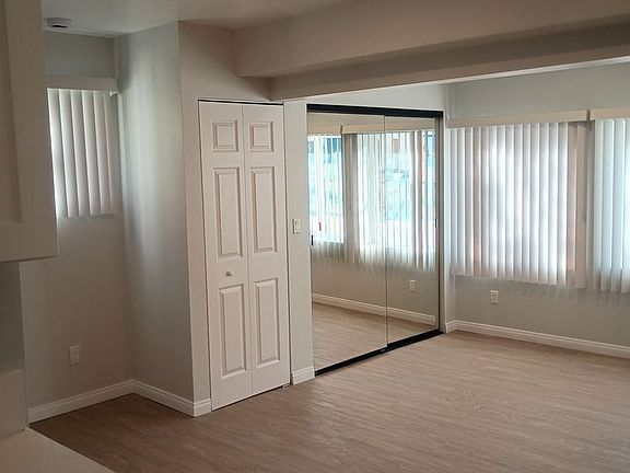 5th image of 5302 Colodny Dr #B