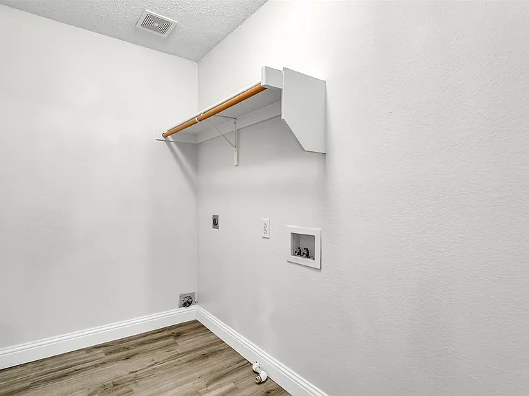 8105 Flowertree Dr — Photo 14