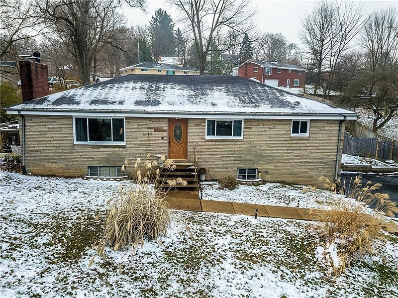 Welcome home to 118 Sewickley Oakmont Rd!