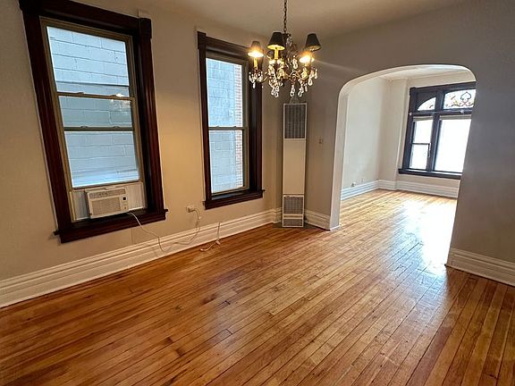 5th image of 1013 N Winchester Ave #1