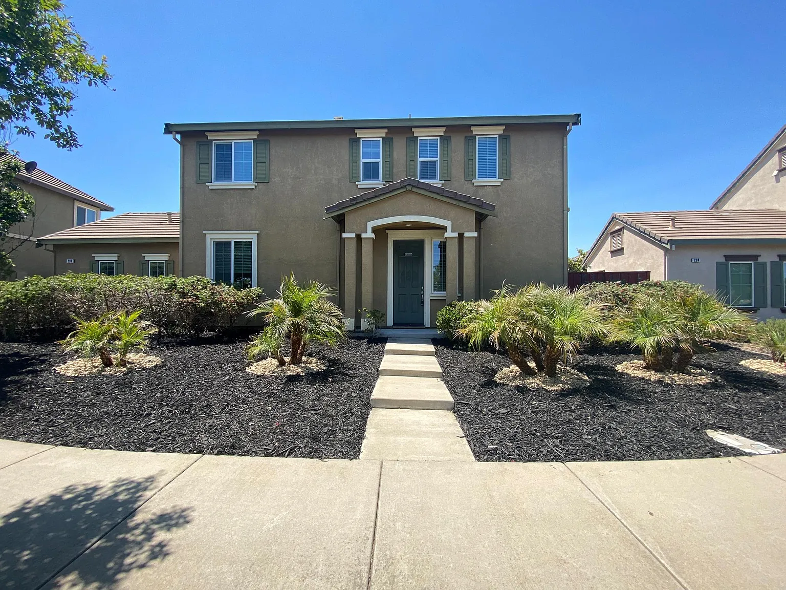 4 bed, 1776 sqft, $3,350 — Photo 1