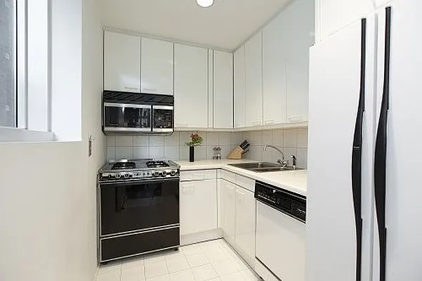 Rented by Manhattan Boutique Real Estate | media 30