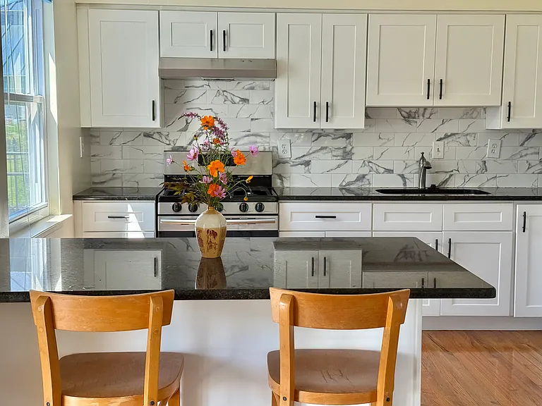 101 Jonathan Dr — Photo 4