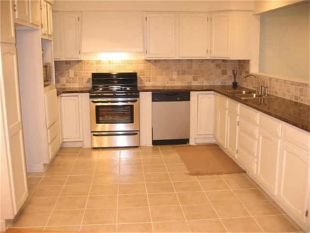 2nd image of 1535 Cheshire Ln