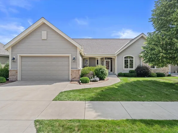 1443 Hidden Waters CIRCLE, West Bend, WI 53095