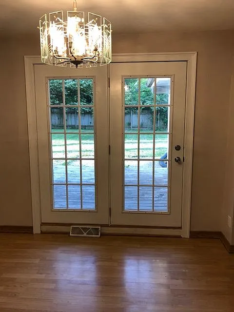 3 bed, 1.5 bath, 1192 sqft, $1,975 — Photo 4