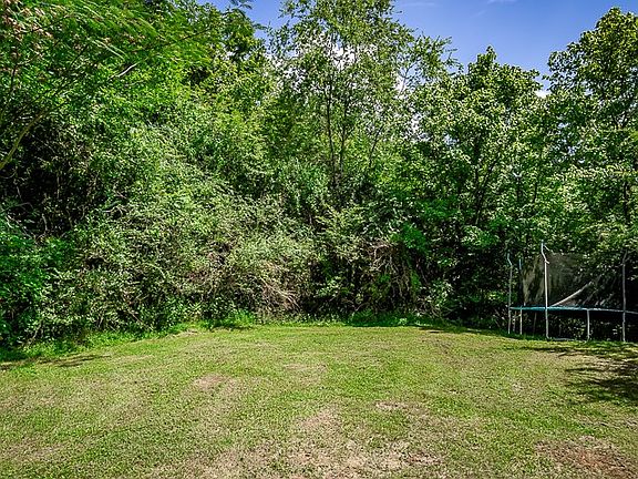 4th image of 199 Anderson Ln