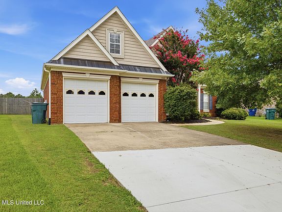 3rd image of 3160 Rosebrook Cir N