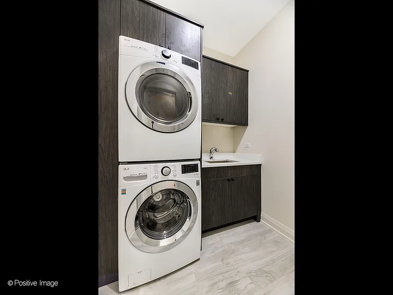 2347 W Morse Ave — Photo 7