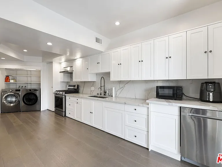 723 Westmount Dr #206 — Photo 3