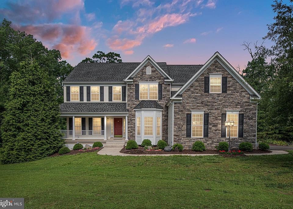 Welcome Home! 51 River Ridge Lane NO HOA