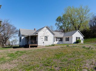 16218 Santa Fe Trl, Leavenworth, KS 66048