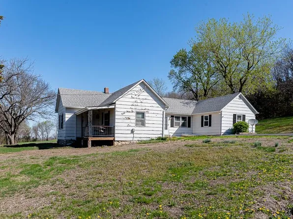 16218 Santa Fe Trl, Leavenworth, KS 66048