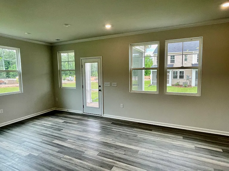 5851 Woodlawn Dr — Photo 9