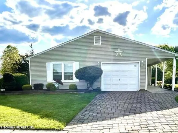 19 Oriel Way, Marlboro, NJ 07746