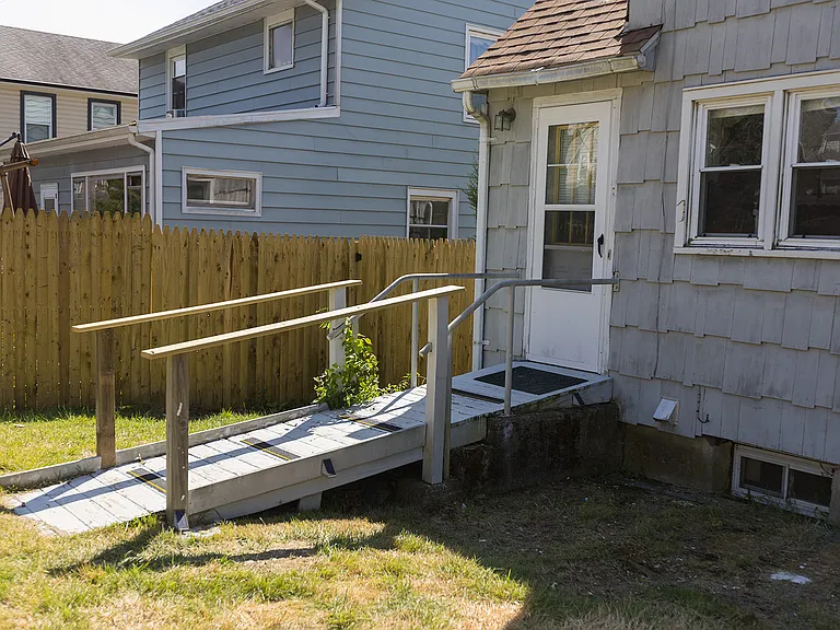 30 Florence Ave — Photo 39