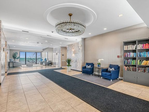 3rd image of 1616 Sheridan Rd Unit 8F