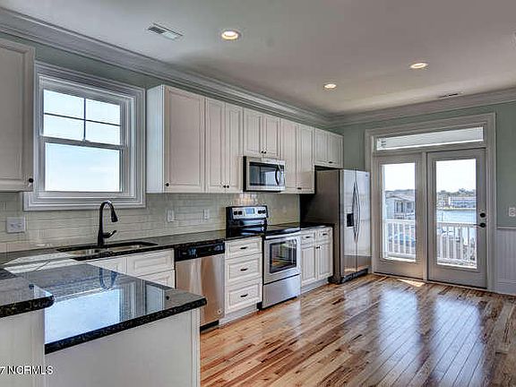 3rd image of 1015 N Carolina Beach Avenue #1