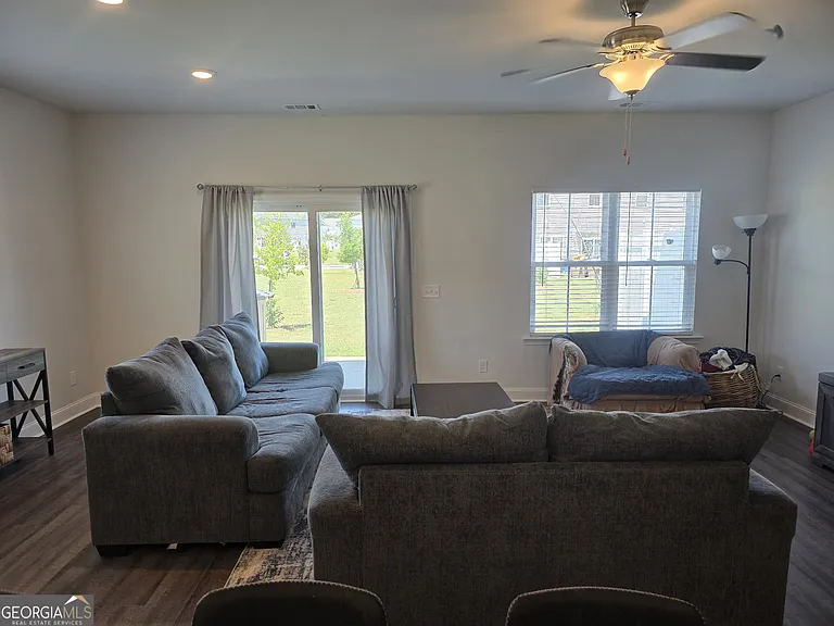 541 Governor Treutlen Cir — Photo 3