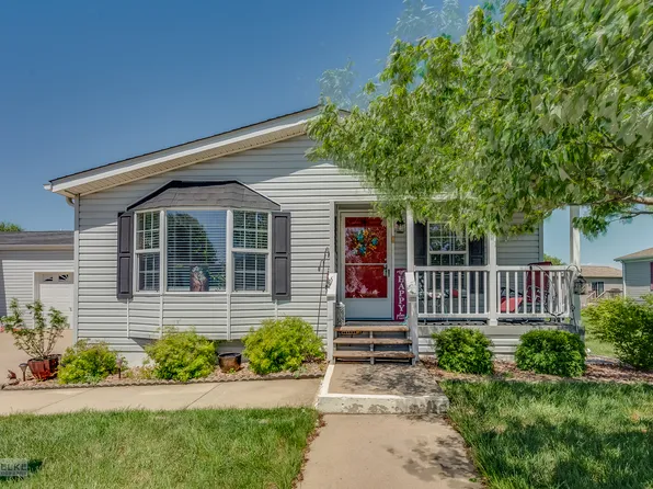 654 Bluebird Cir #B, Sandwich, IL 60548