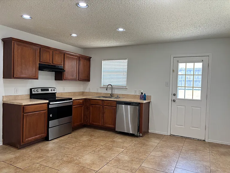 1657 Knight Trl — Photo 4