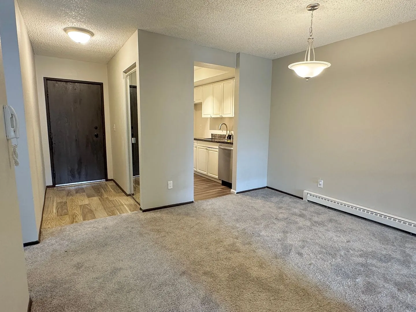 3bd/2ba Bellevue Condo — Photo 4