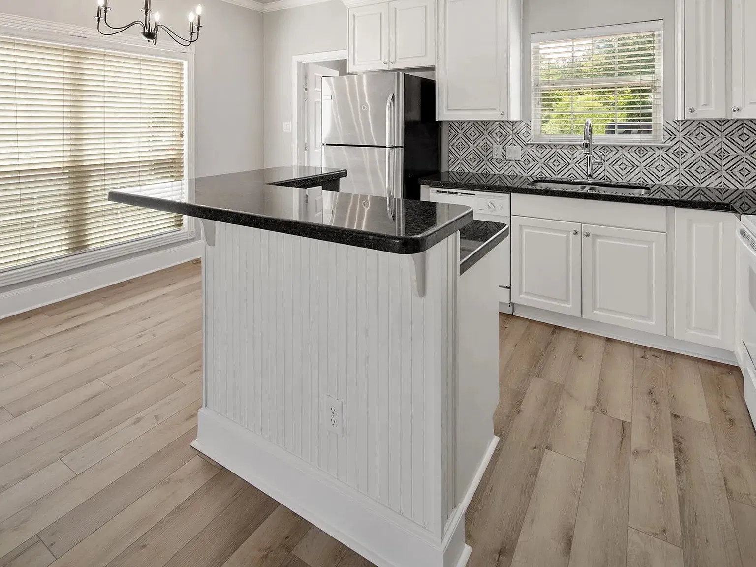 4 bed, 2.0 bath, 1625 sqft, $2,600 — Photo 3