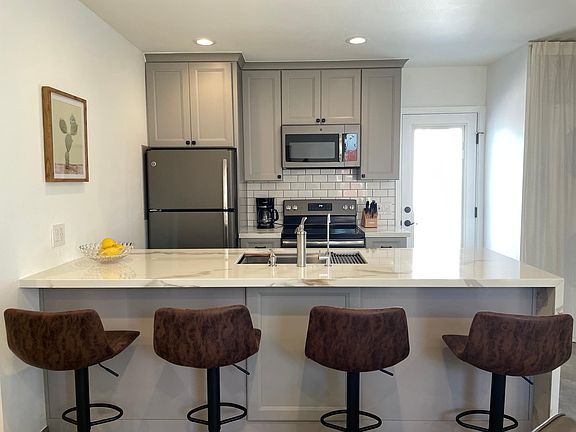 2nd image of 3241 Cabrillo Mesa Dr
