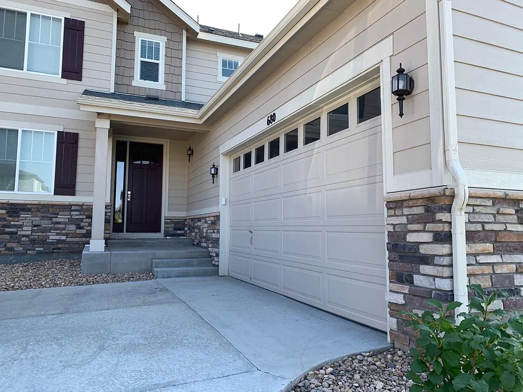 4 bed, 2.5 bath, 2730 sqft, $3,595 — Photo 2