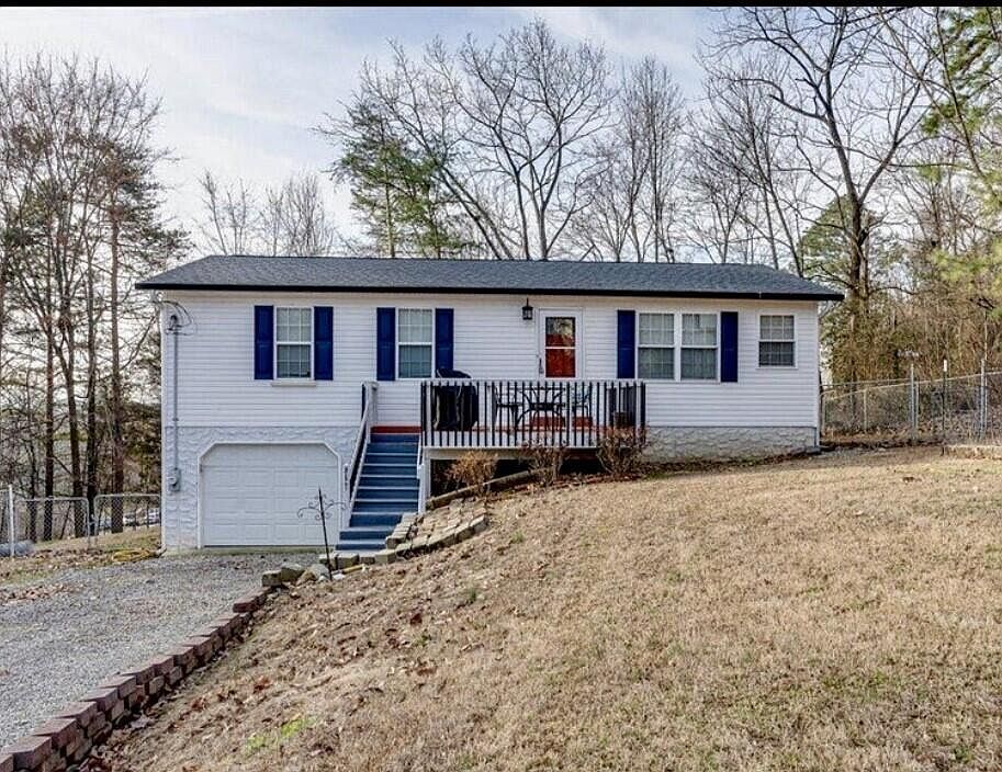 1st image of 957 Skyline Dr