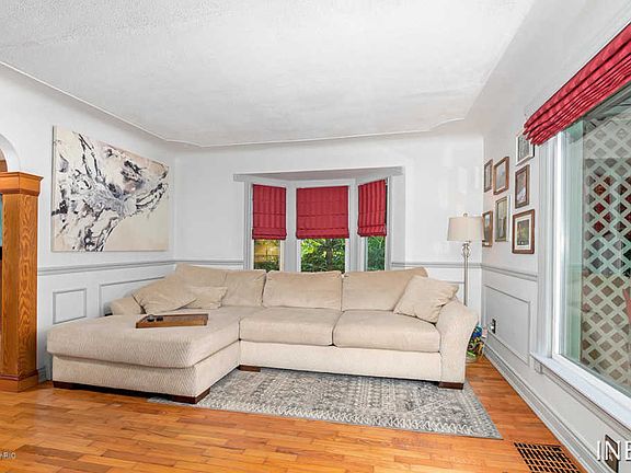 5th image of 1052 Covell Ave NW