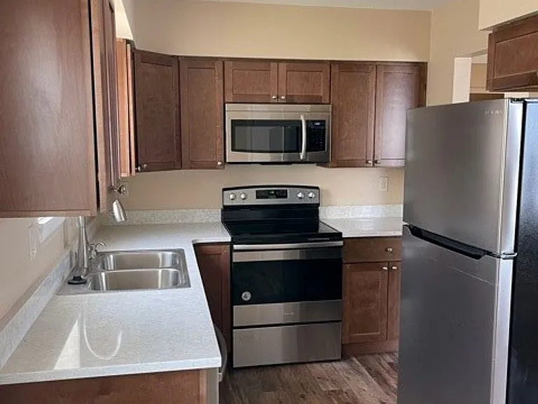 2 Mumford Pl — Photo 2