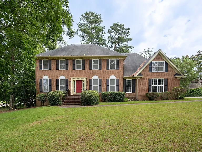 4135 Knollcrest Cir N — Photo 1
