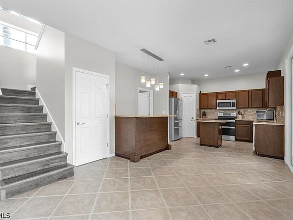 4th image of 17404 Delaware Rd