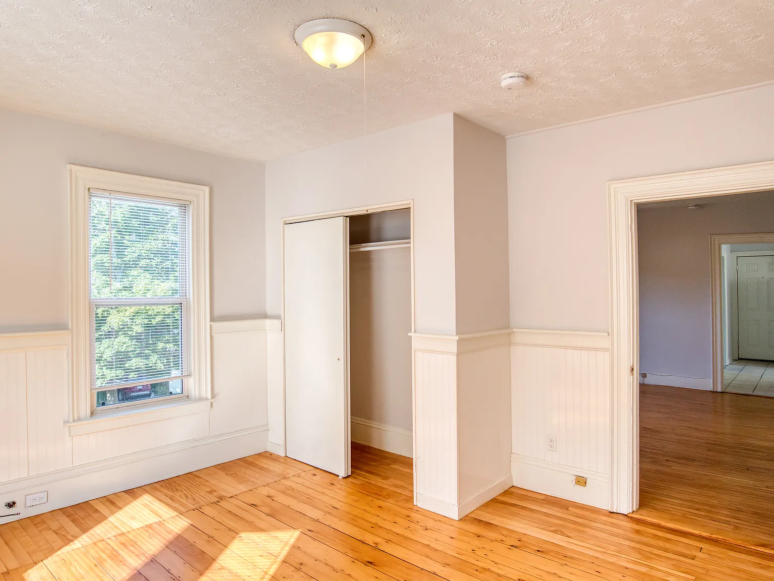 3 bed, $2,700 — Photo 2