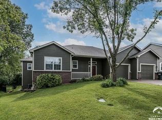 910 N Riverside Ct, Lawrence, KS 66044