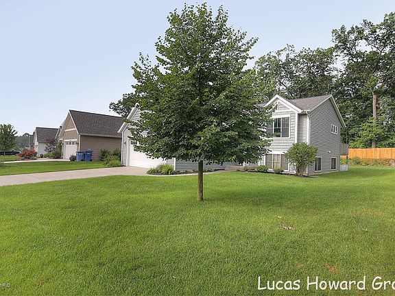2nd image of 2591 Stockwood Dr NE