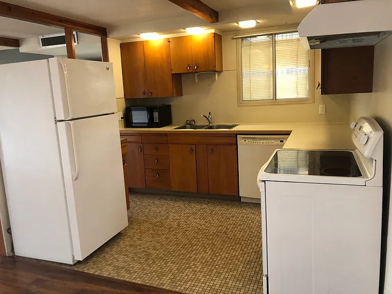 1220 NW State St #18 — Photo 5