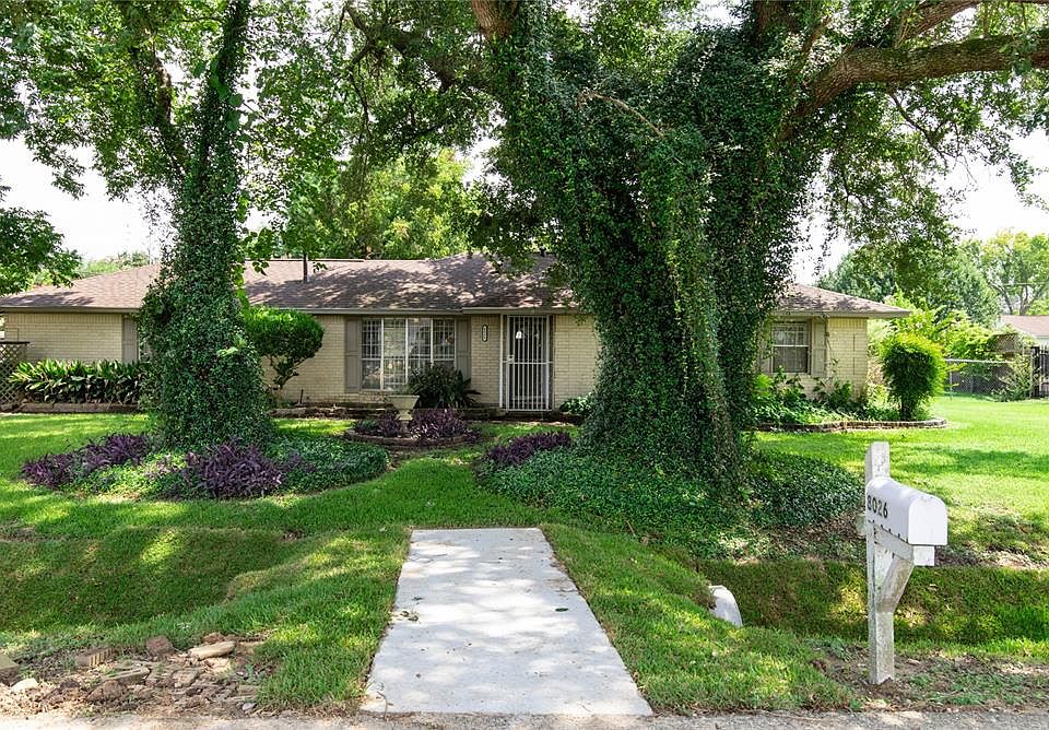 WELCOME TO 8026 SAYLYNN LN. BRICK 3/2/4 on ALMOST 1 ACRE LOT (.94 OF AN ACRE)!! SO MUCH ROOM TO SPREAD OUT!